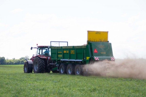 Testing of the new fertilizer spreader ZDT Mega33 RM33
