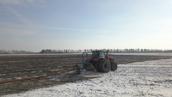 Applying manure to fields up to 8 km A.TOM