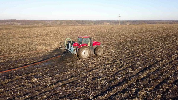 Applying manure to fields at a distance of 12 km