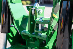 Front hitch A.TOM for John Deere 8 Series 